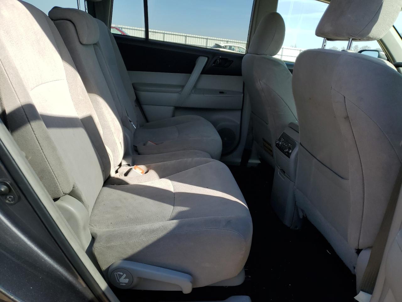 2012 Toyota Highlander - Image 11