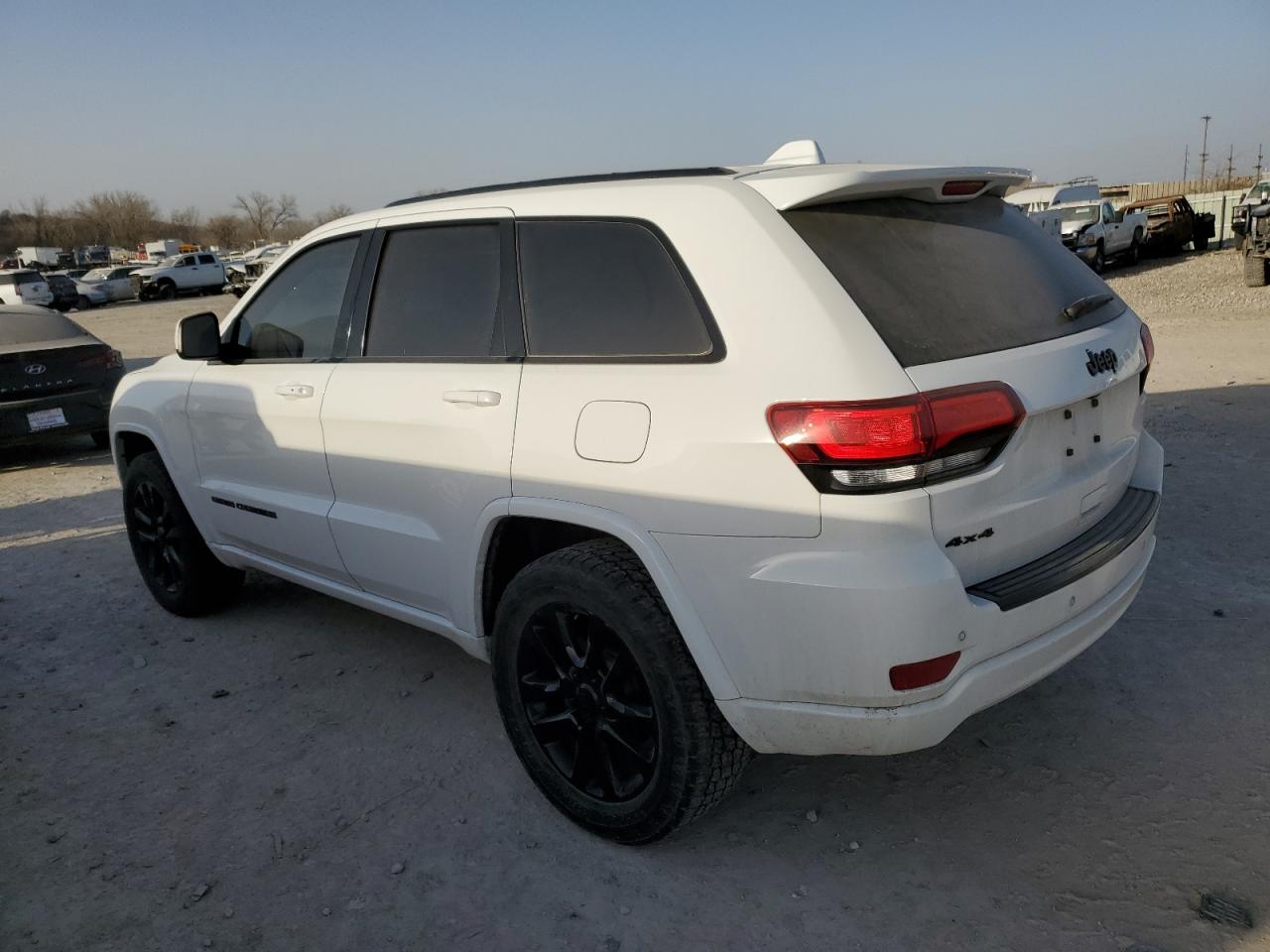 2017 Jeep Grand Cherokee - Image 2