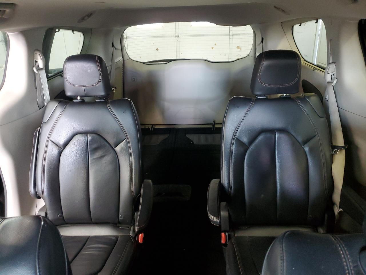 2017 Chrysler Pacifica - Image 10