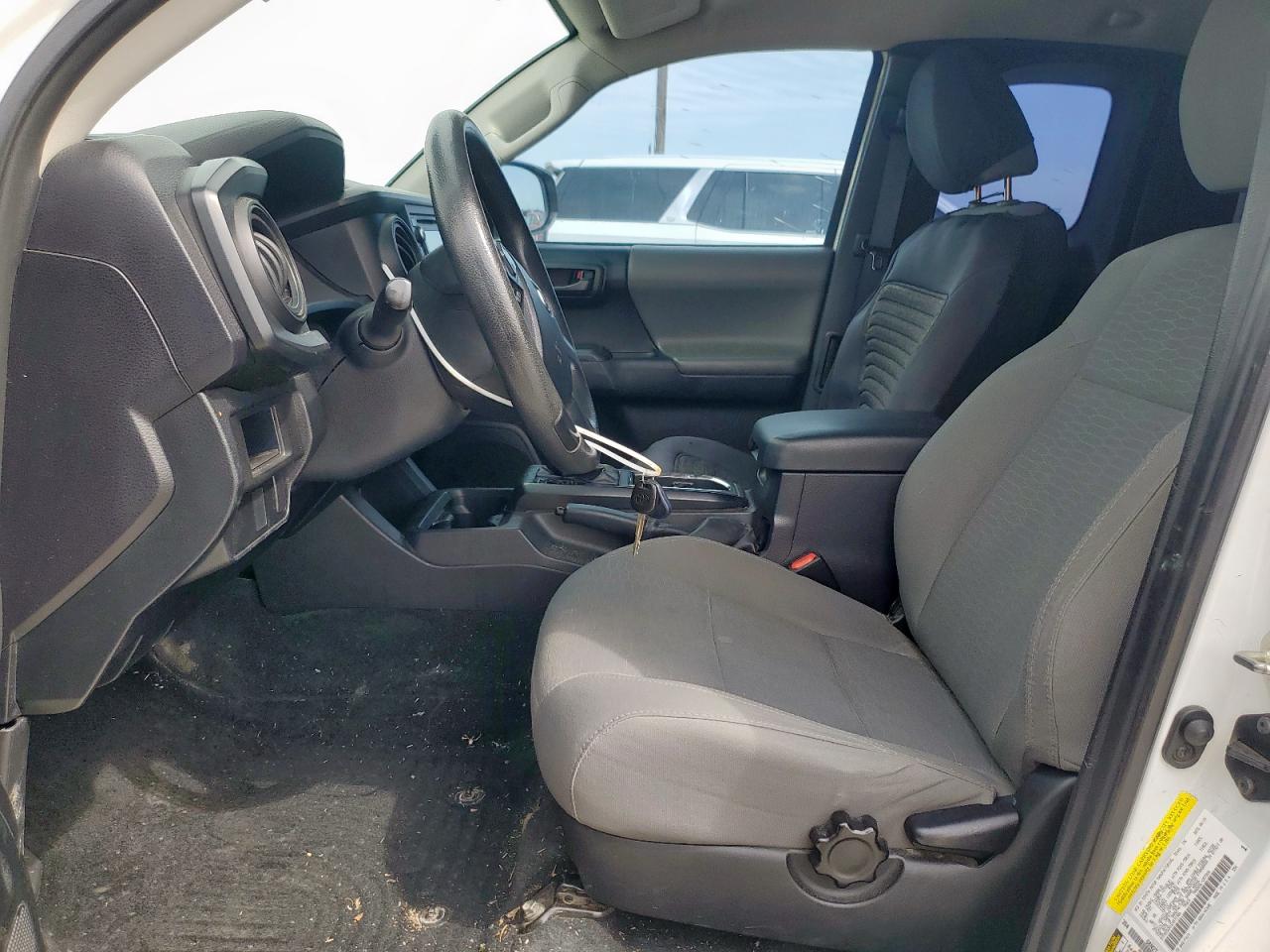 2016 Toyota Tacoma - Image 7