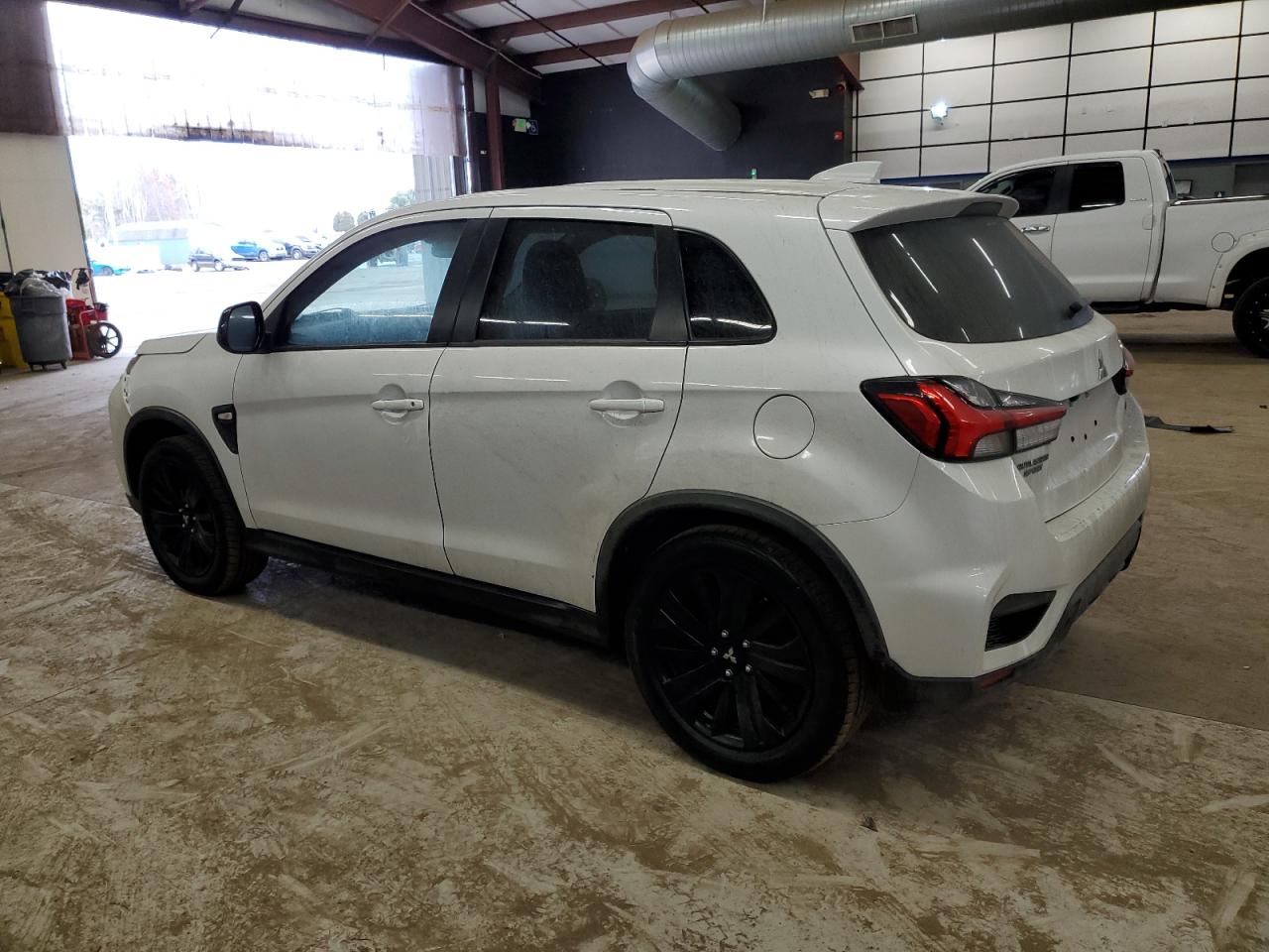 2021 Mitsubishi Outlander - Image 2