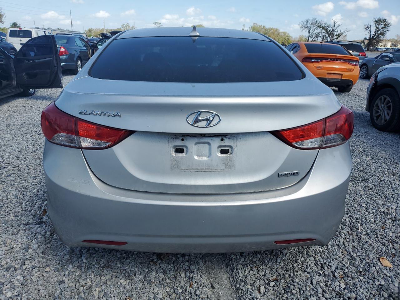 2013 Hyundai Elantra - Image 6