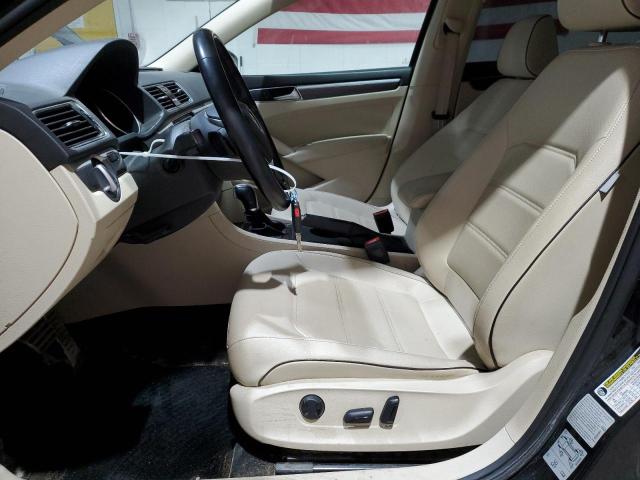  VOLKSWAGEN PASSAT 2018 Чорний