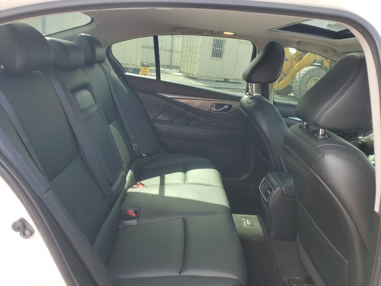 2015 Infiniti Q50 - Image 10