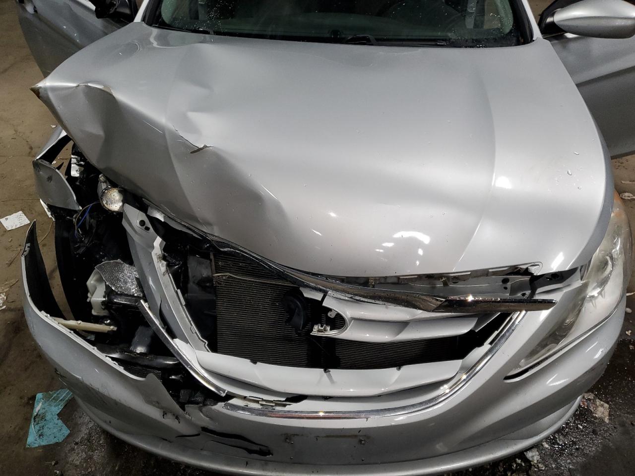 2012 Hyundai Sonata - Image 13