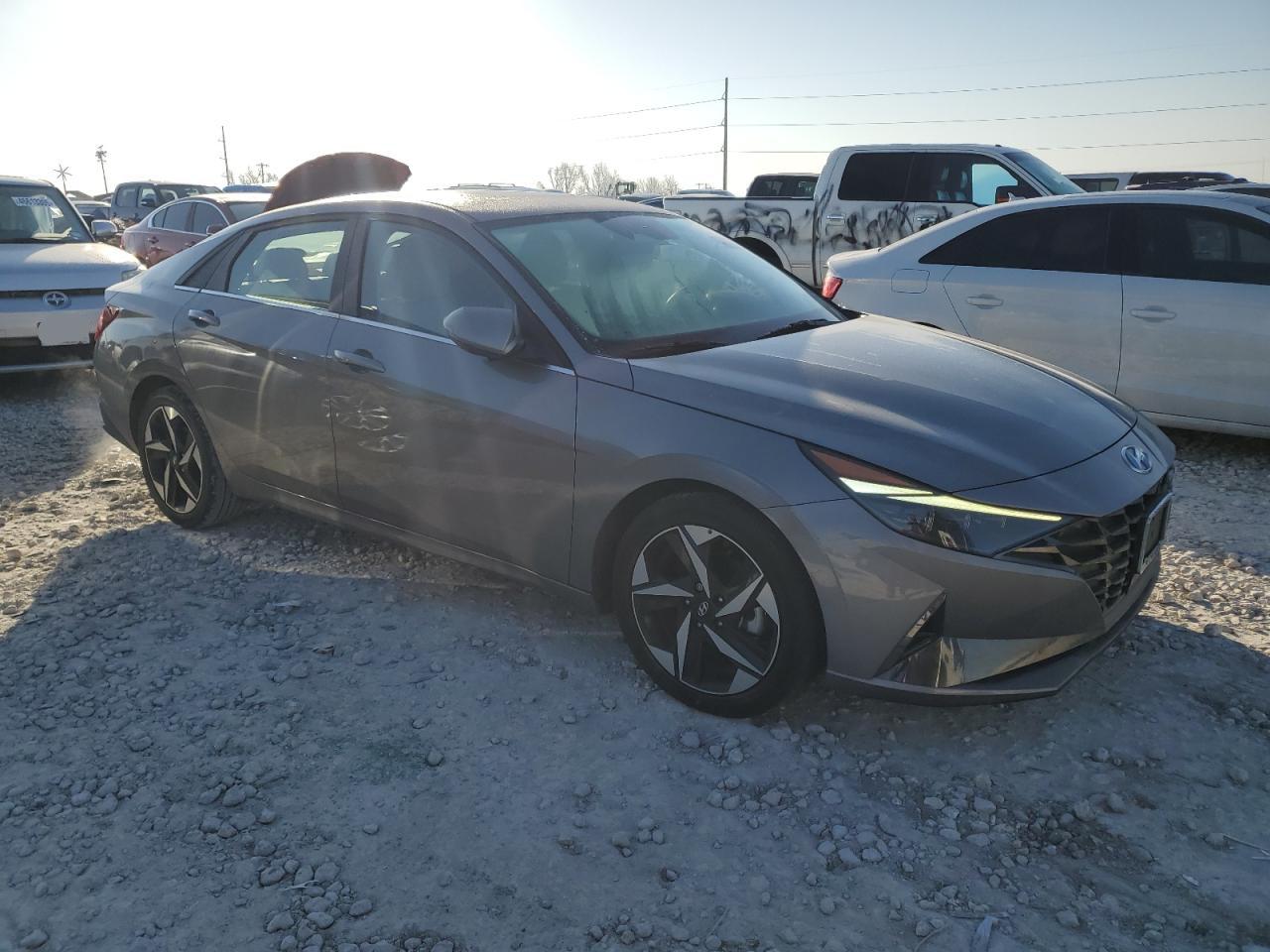 2022 Hyundai Elantra - Image 4