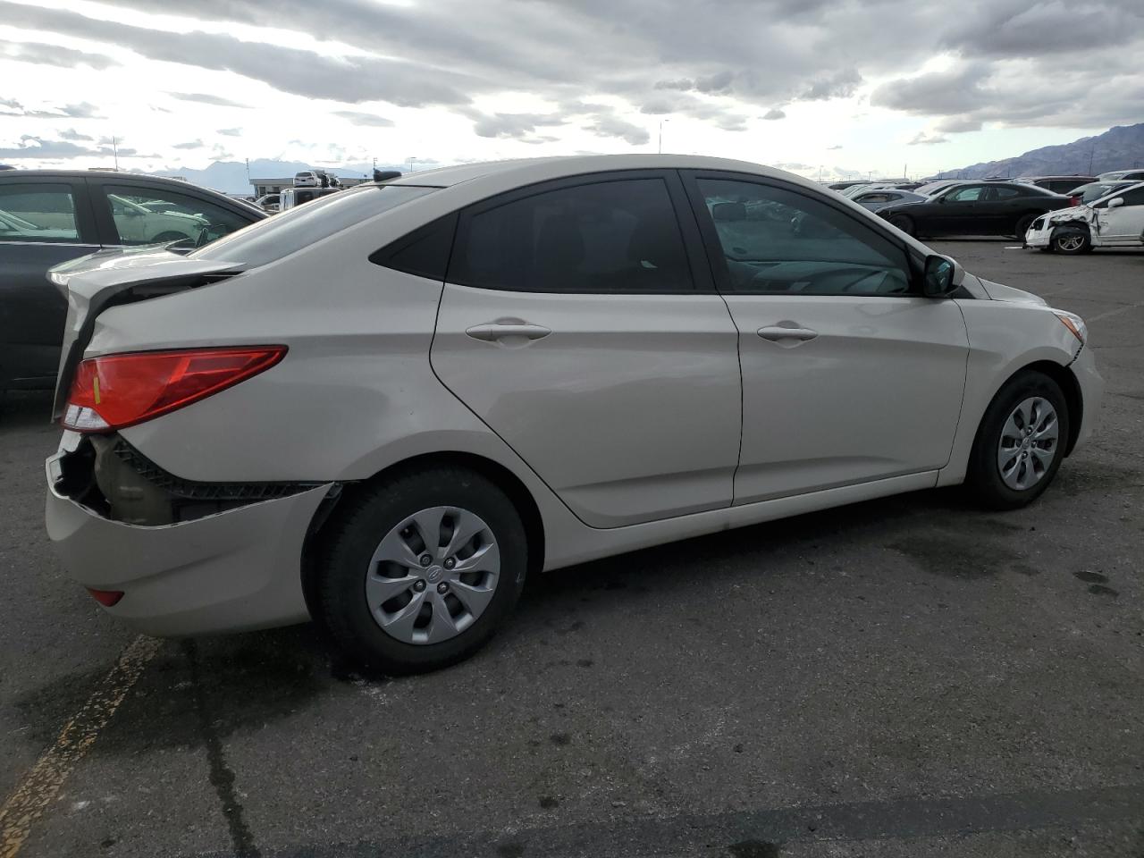 2016 Hyundai Accent - Image 3