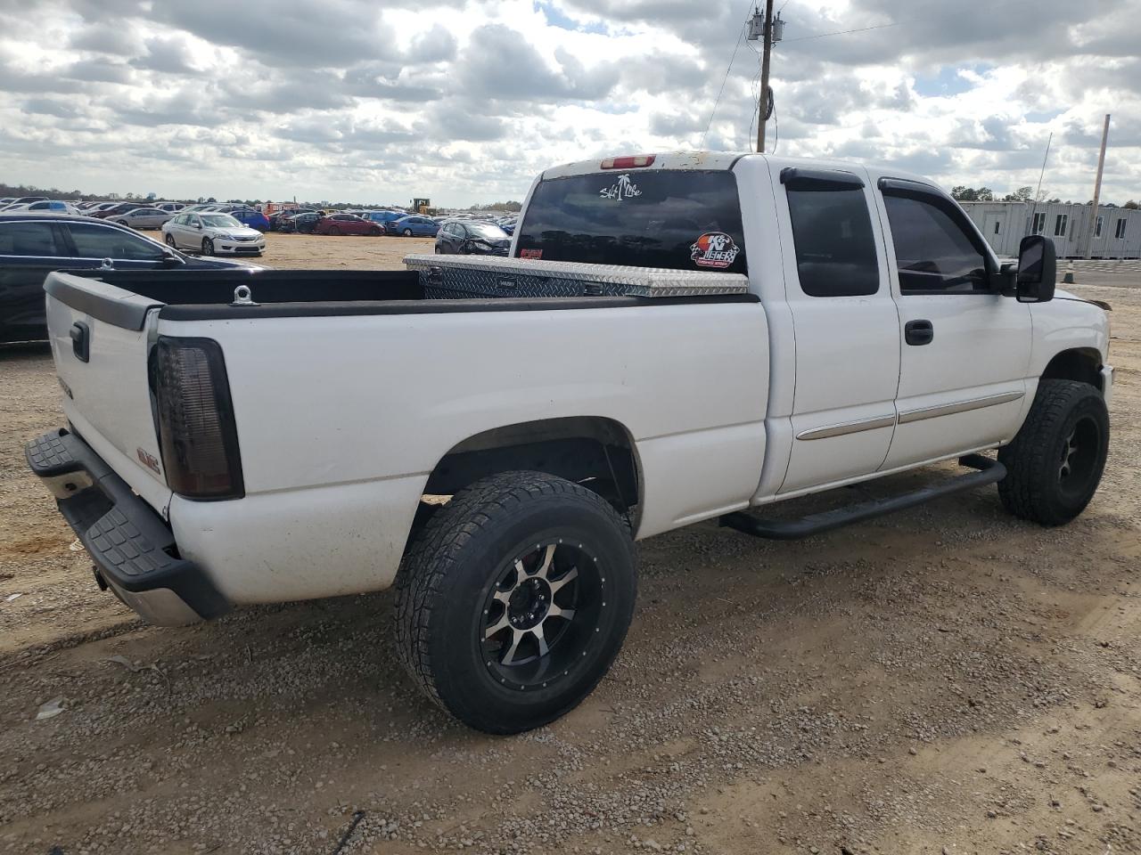 2005 GMC Sierra - Image 3