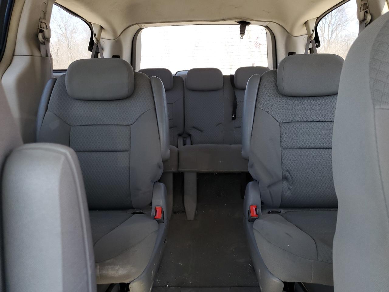 2010 Dodge Caravan - Image 10