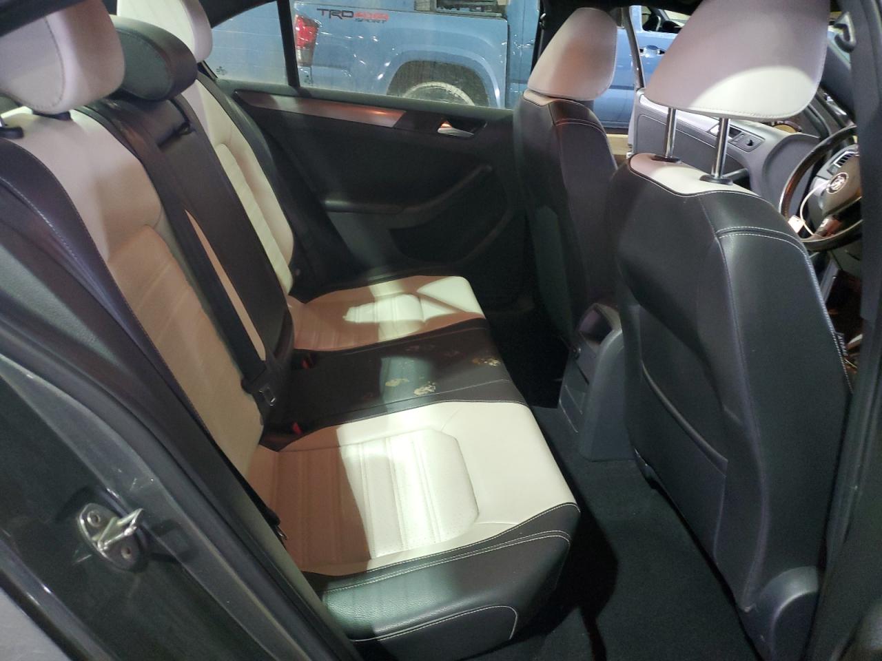 2016 Volkswagen Jetta - Image 10