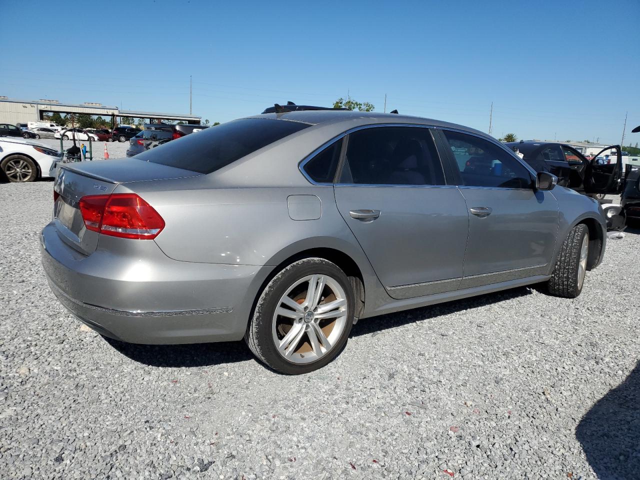 2014 Volkswagen Passat - Image 3