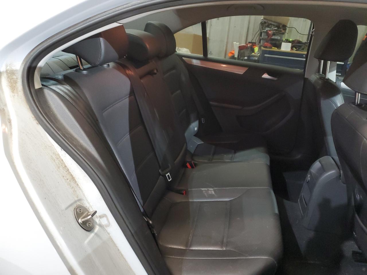 2017 Volkswagen Jetta - Image 10