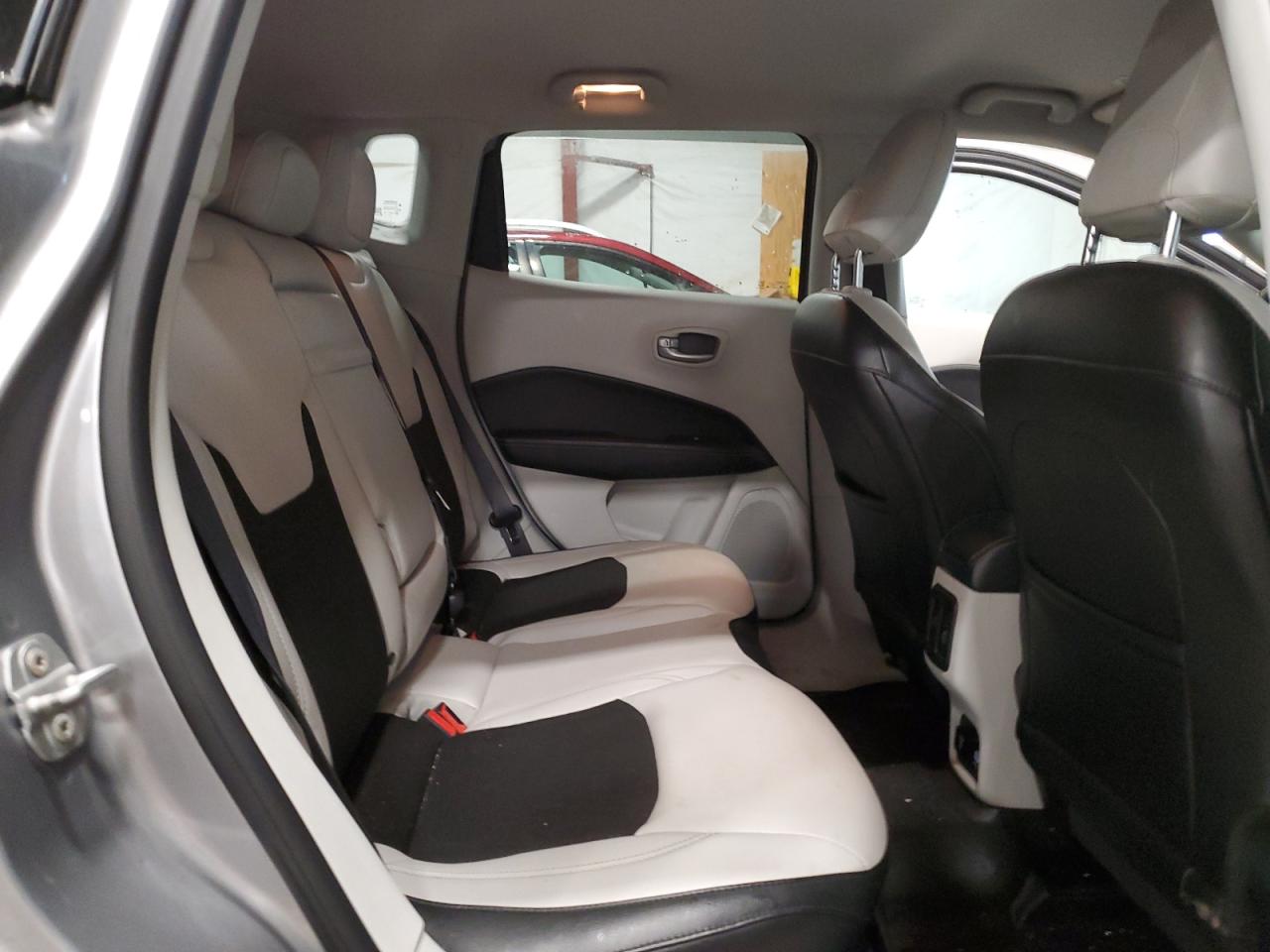 2018 Jeep Compass - Image 11