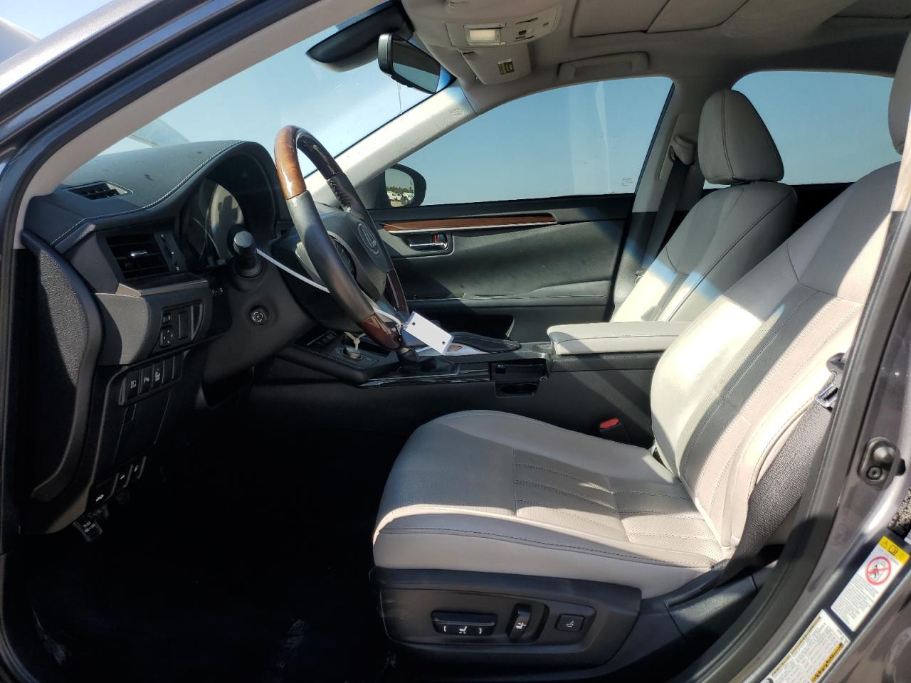 2017 Lexus ES - Image 7