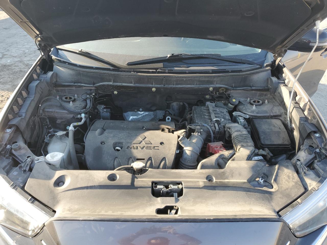 2018 Mitsubishi Outlander - Image 12