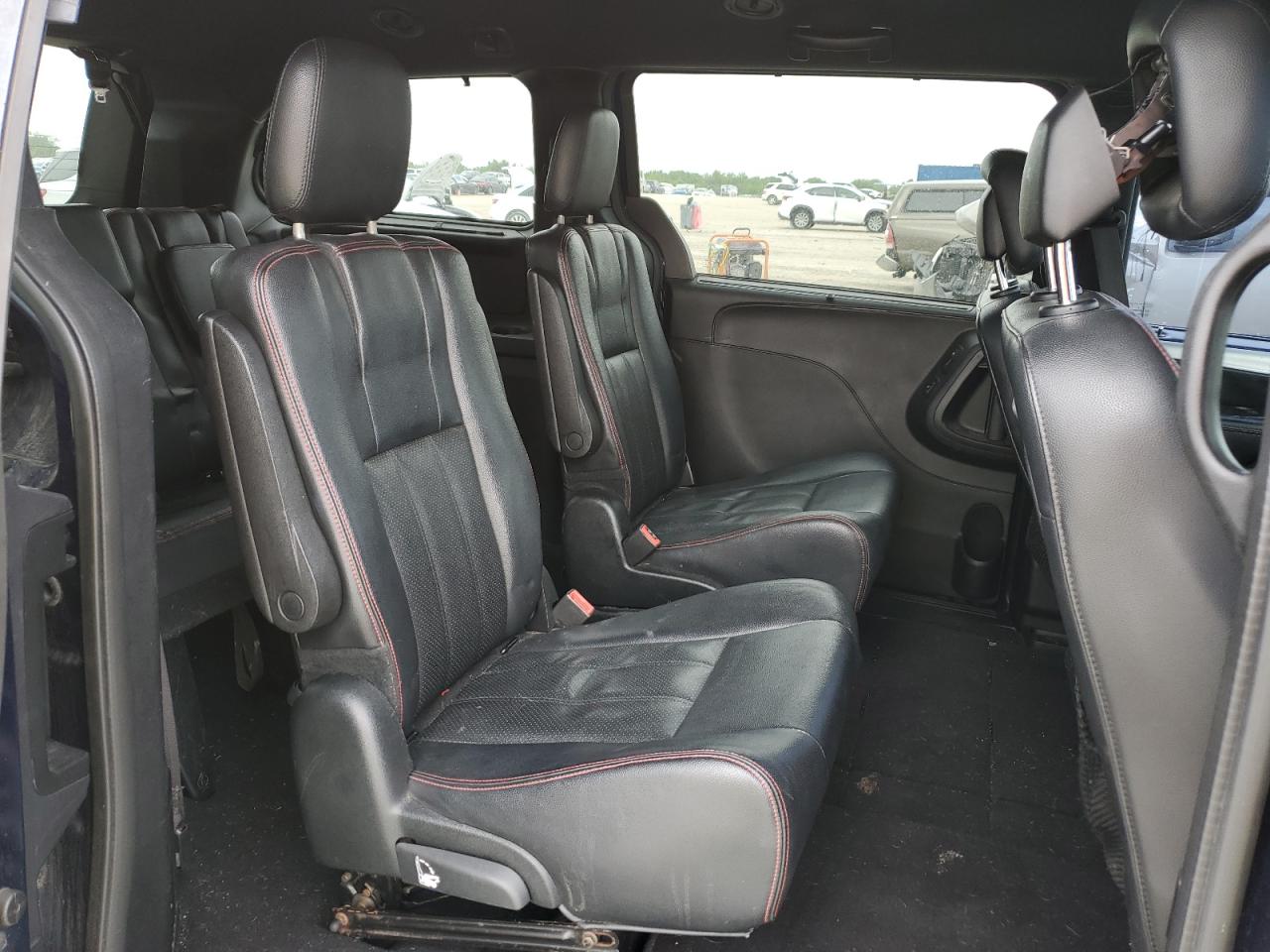 2017 Dodge Caravan - Image 11