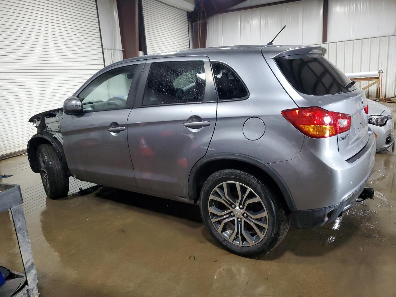 2016 Mitsubishi Outlander - Image 2