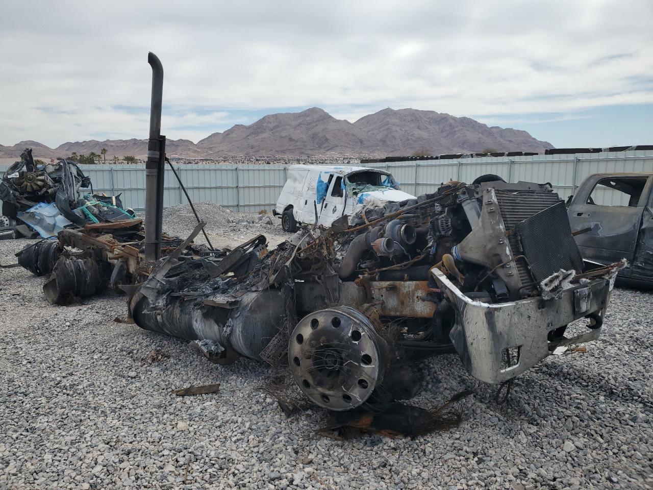 1998 Freightliner Century Class Semi Truck for Sale in North Las Vegas, NV - Burn