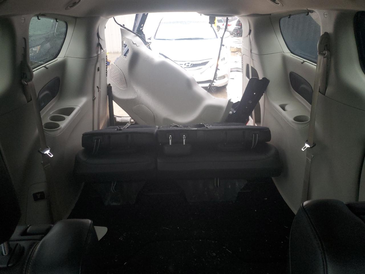 2019 Chrysler Pacifica - Image 10