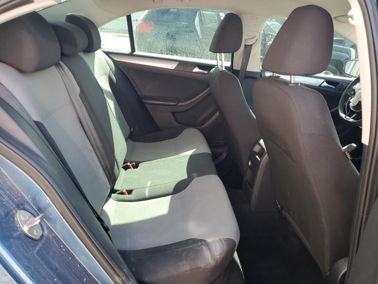 2017 Volkswagen Jetta - Image 10