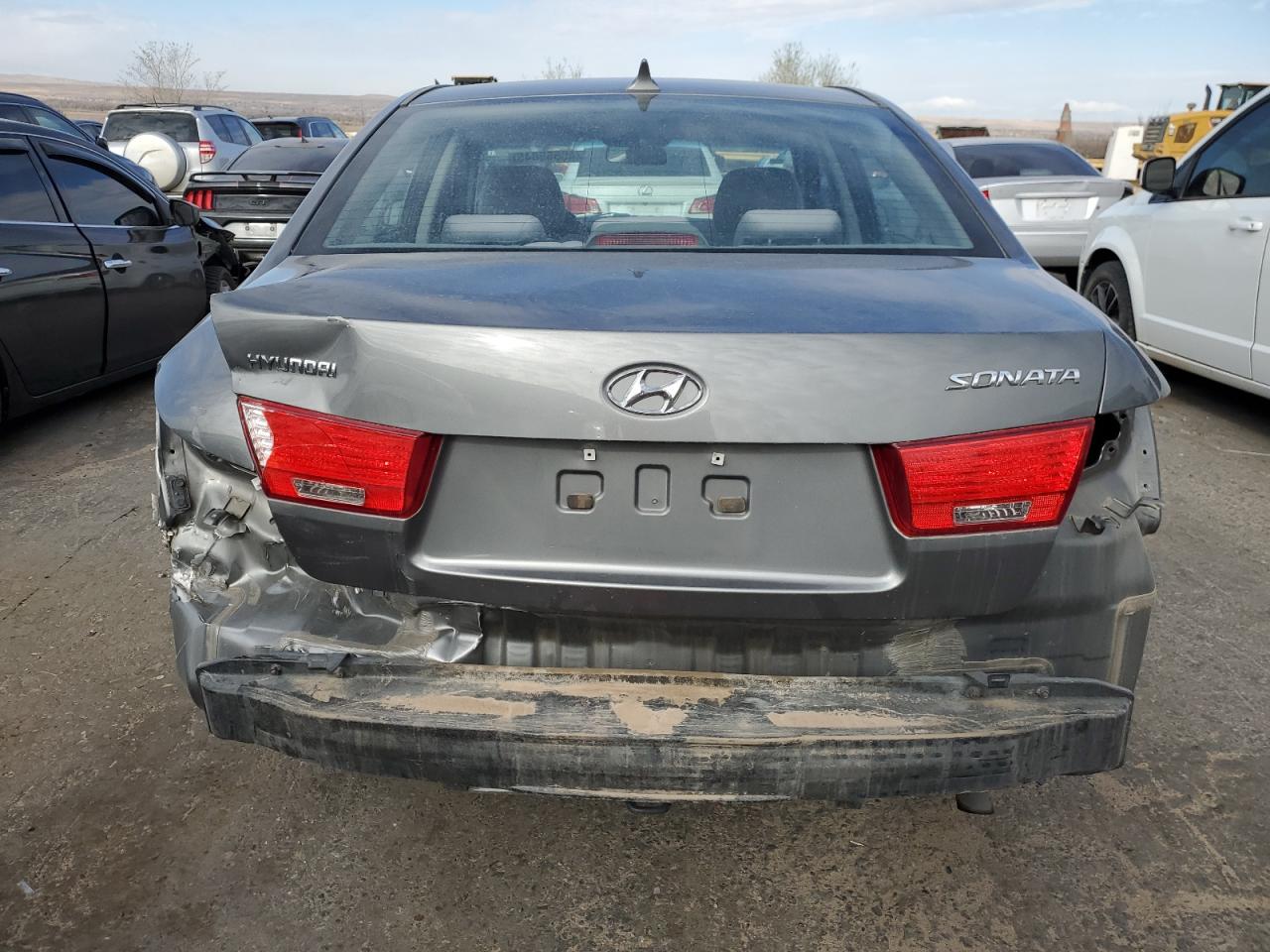2010 Hyundai Sonata - Image 6