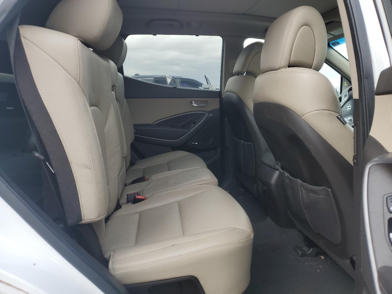2013 Hyundai Santa Fe - Image 11
