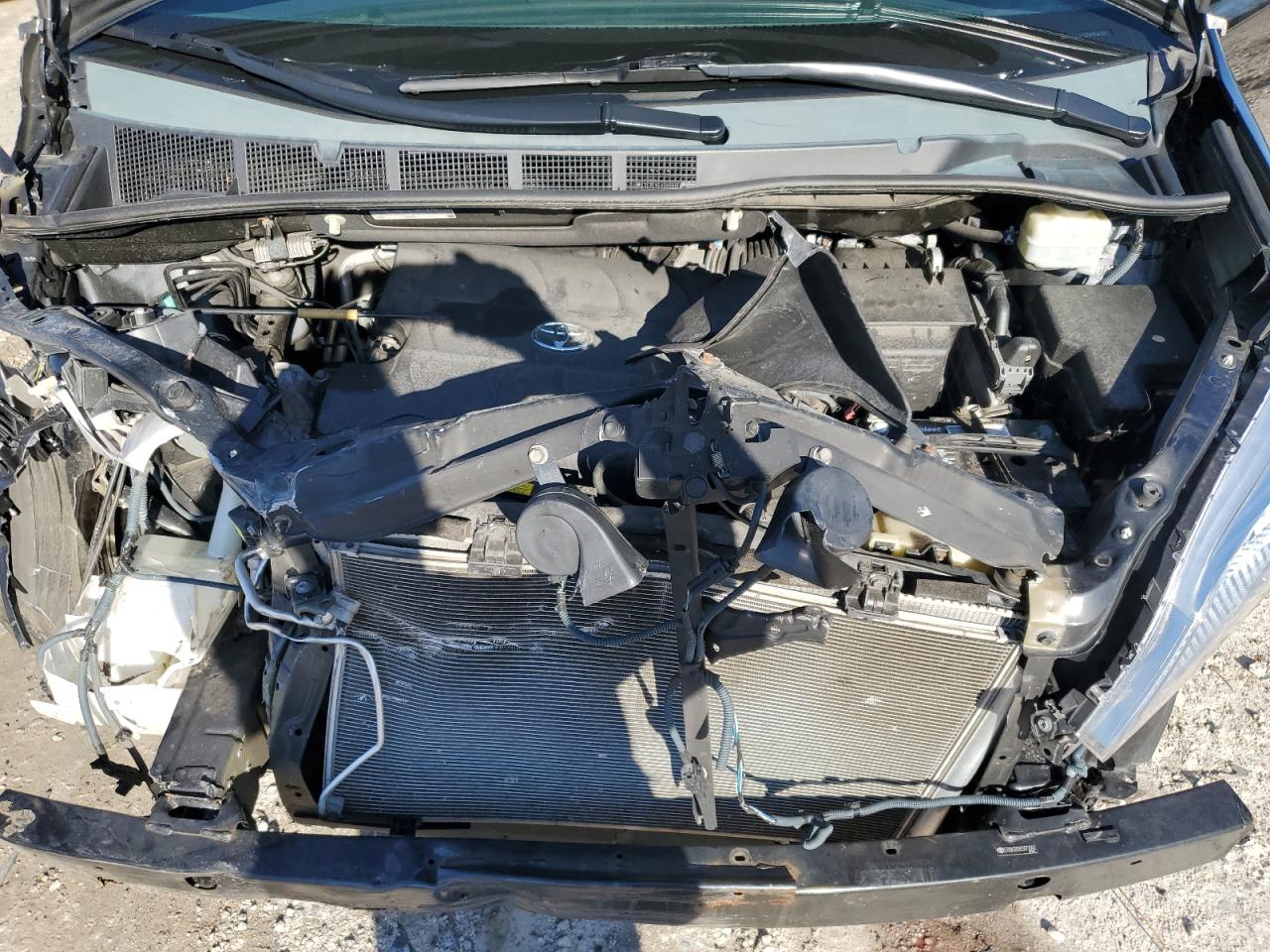 2014 Toyota Sienna - Image 12
