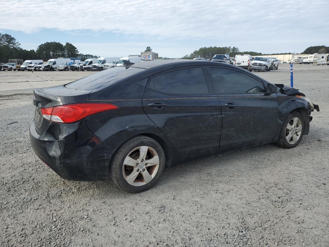 2013 Hyundai Elantra - Image 3