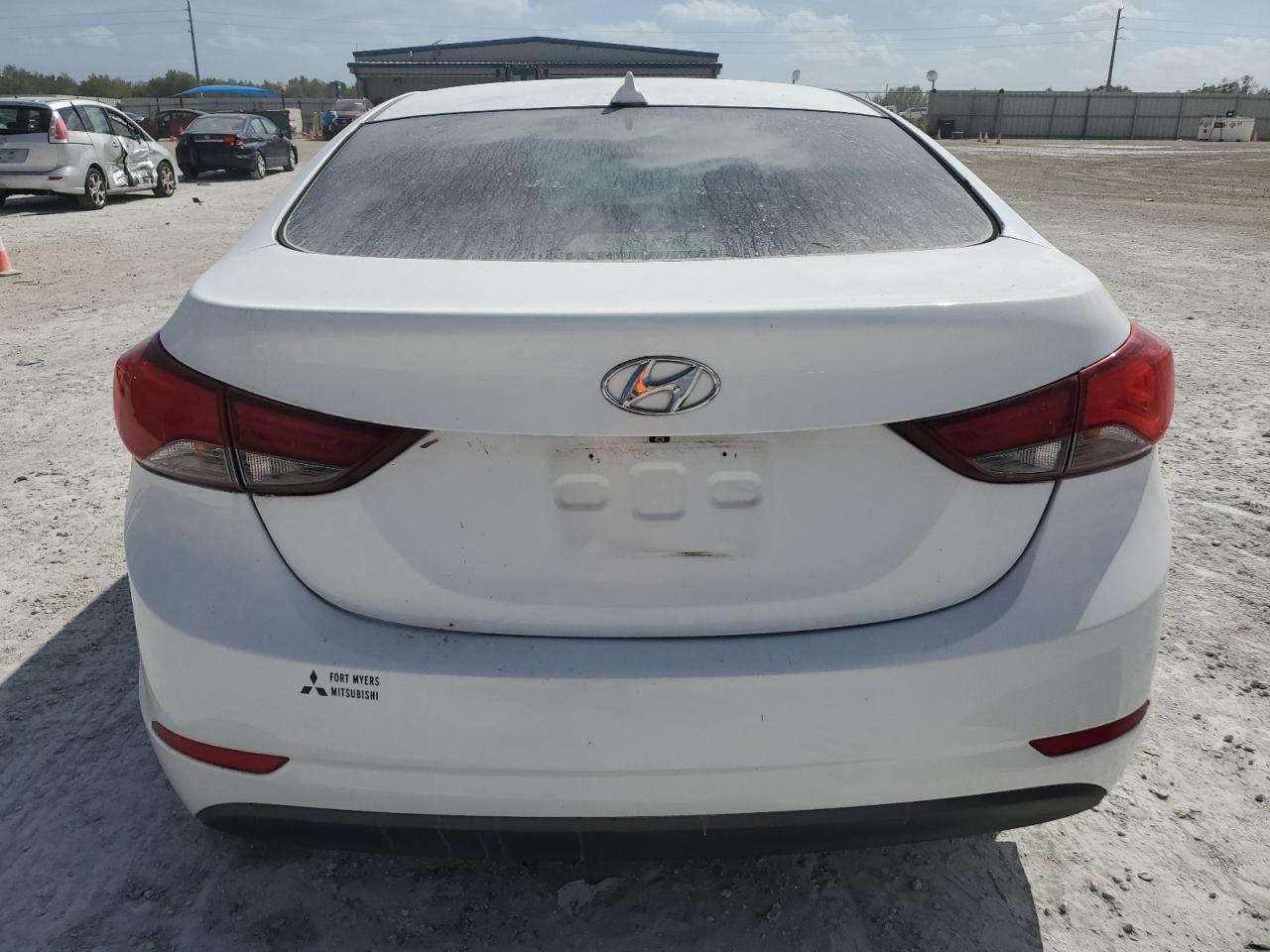 2016 Hyundai Elantra - Image 6