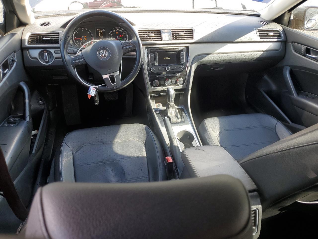 2014 Volkswagen Passat - Image 8