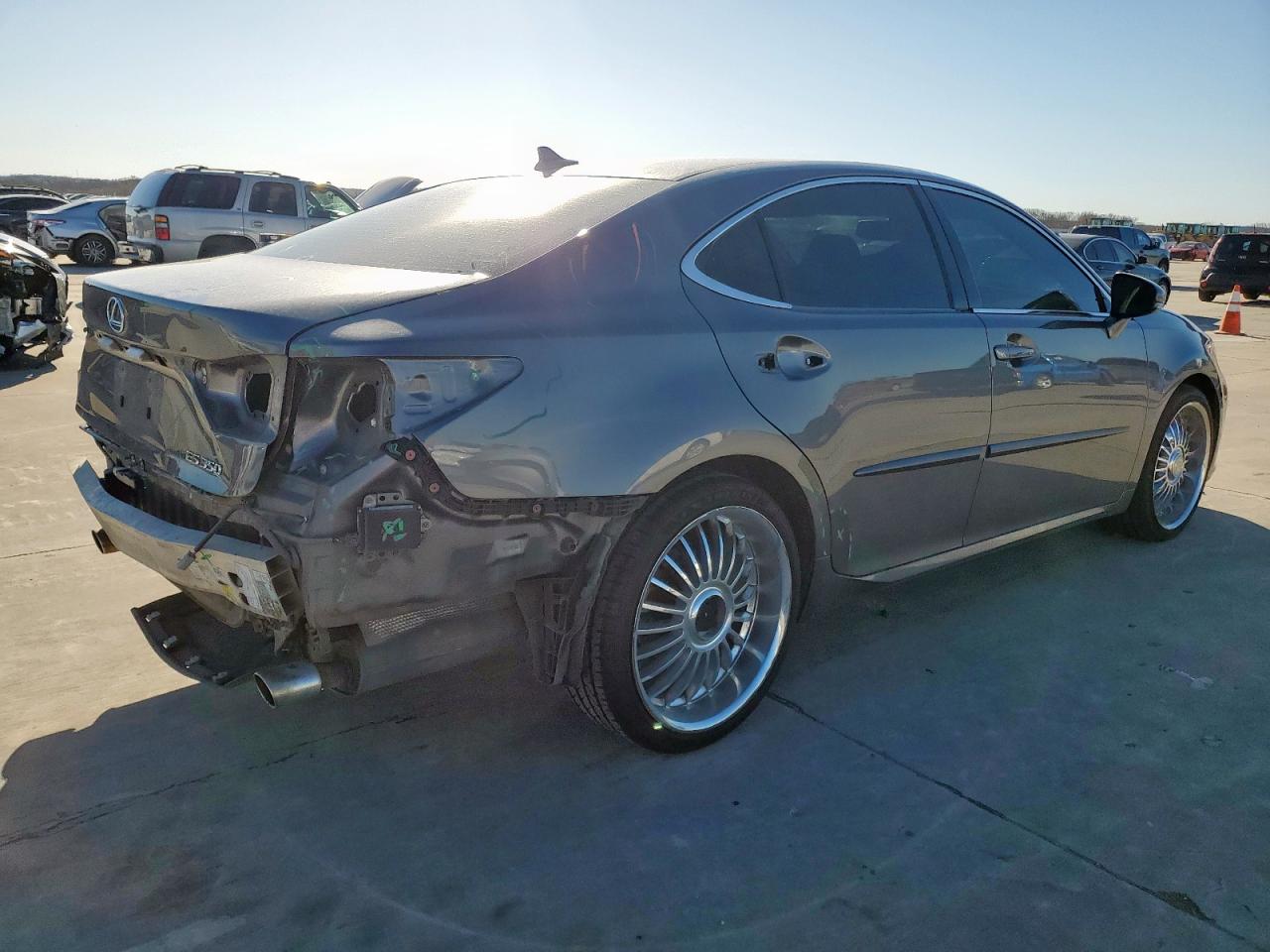 2013 Lexus ES - Image 3