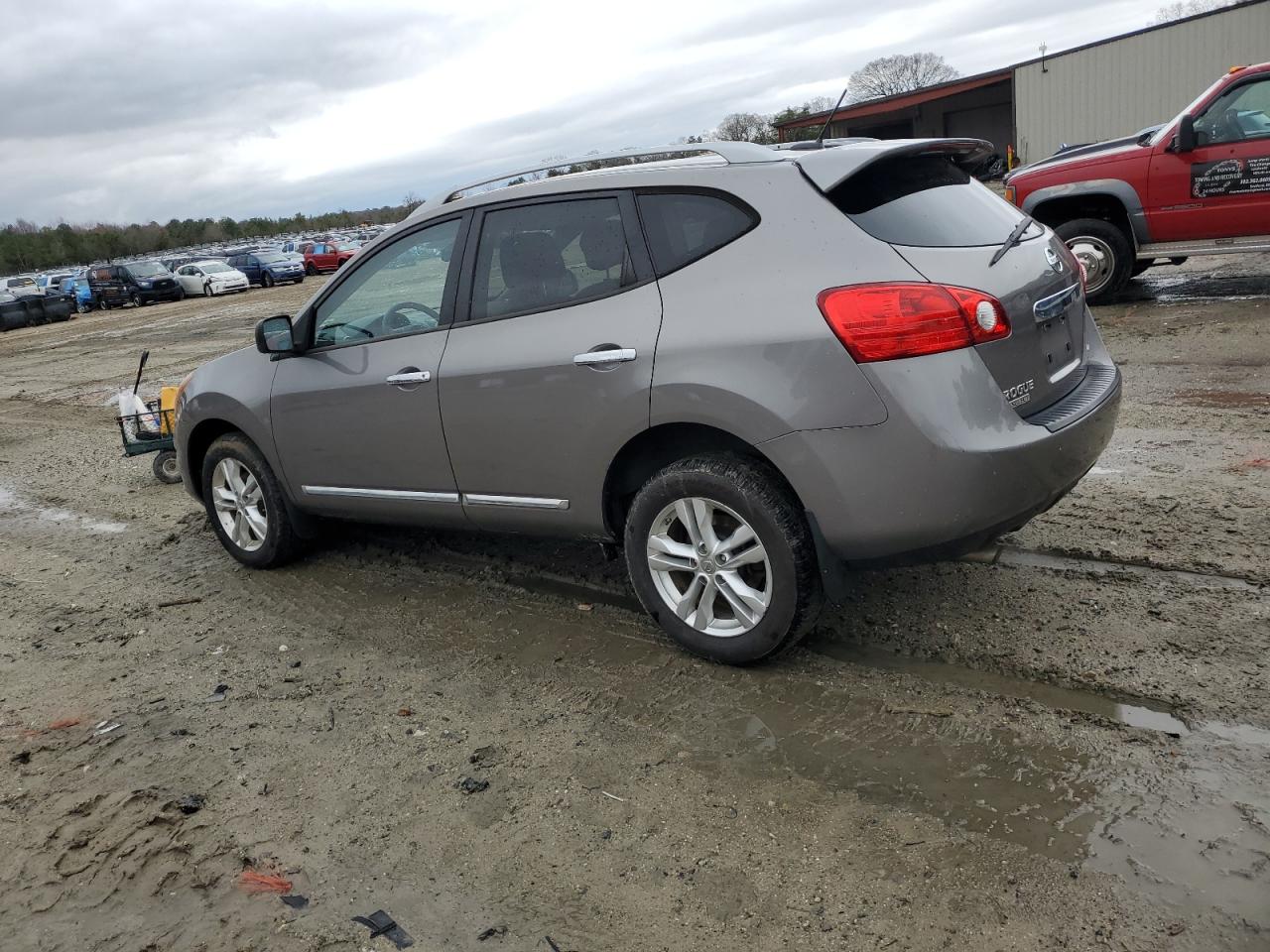 2015 Nissan Rogue - Image 2