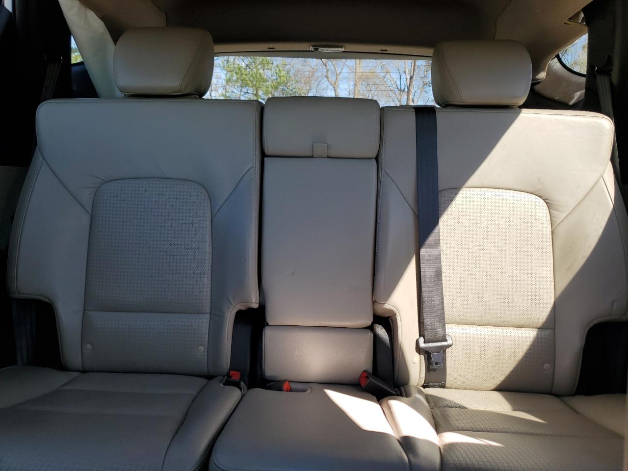2013 Hyundai Santa Fe - Image 10