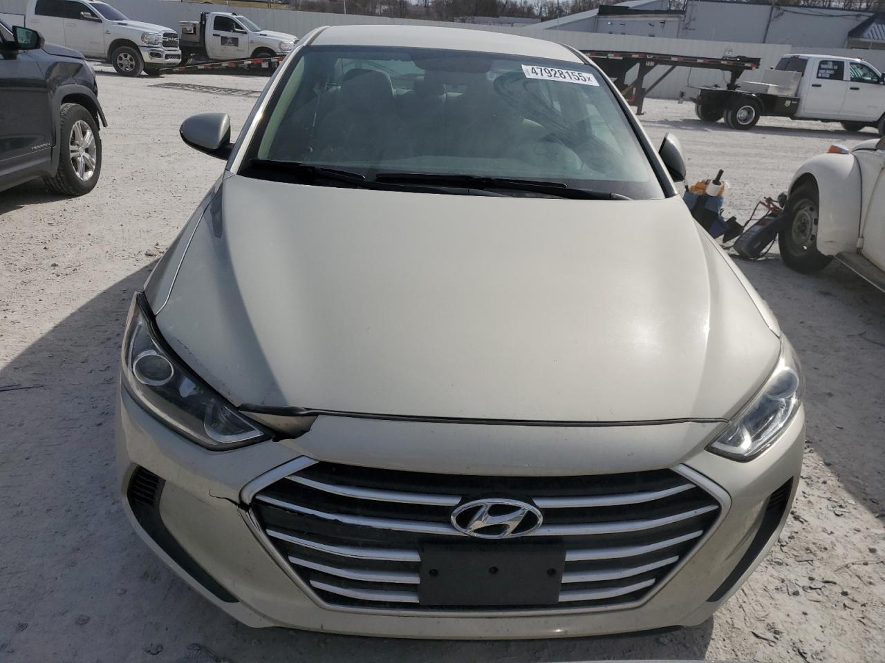 2017 Hyundai Elantra - Image 5
