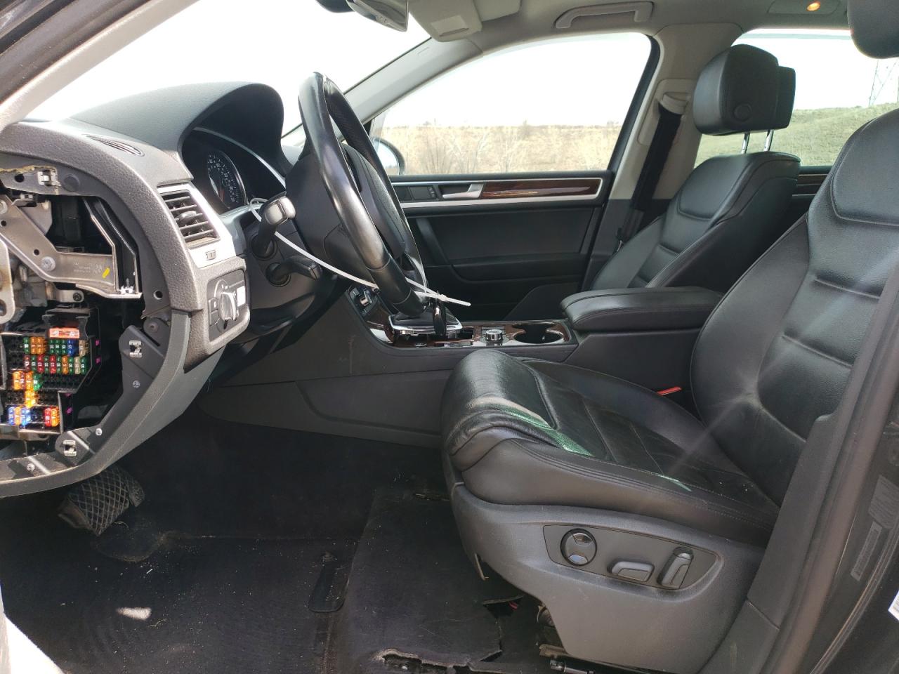 2014 Volkswagen Touareg - Image 7
