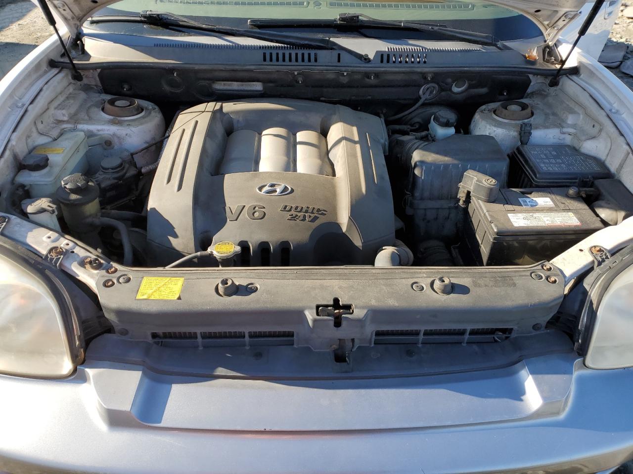 2005 Hyundai Santa Fe - Image 12