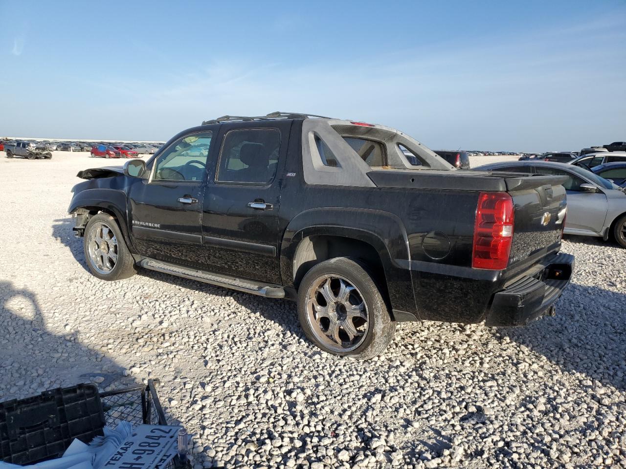 2007 Chevrolet Avalanche - Image 2