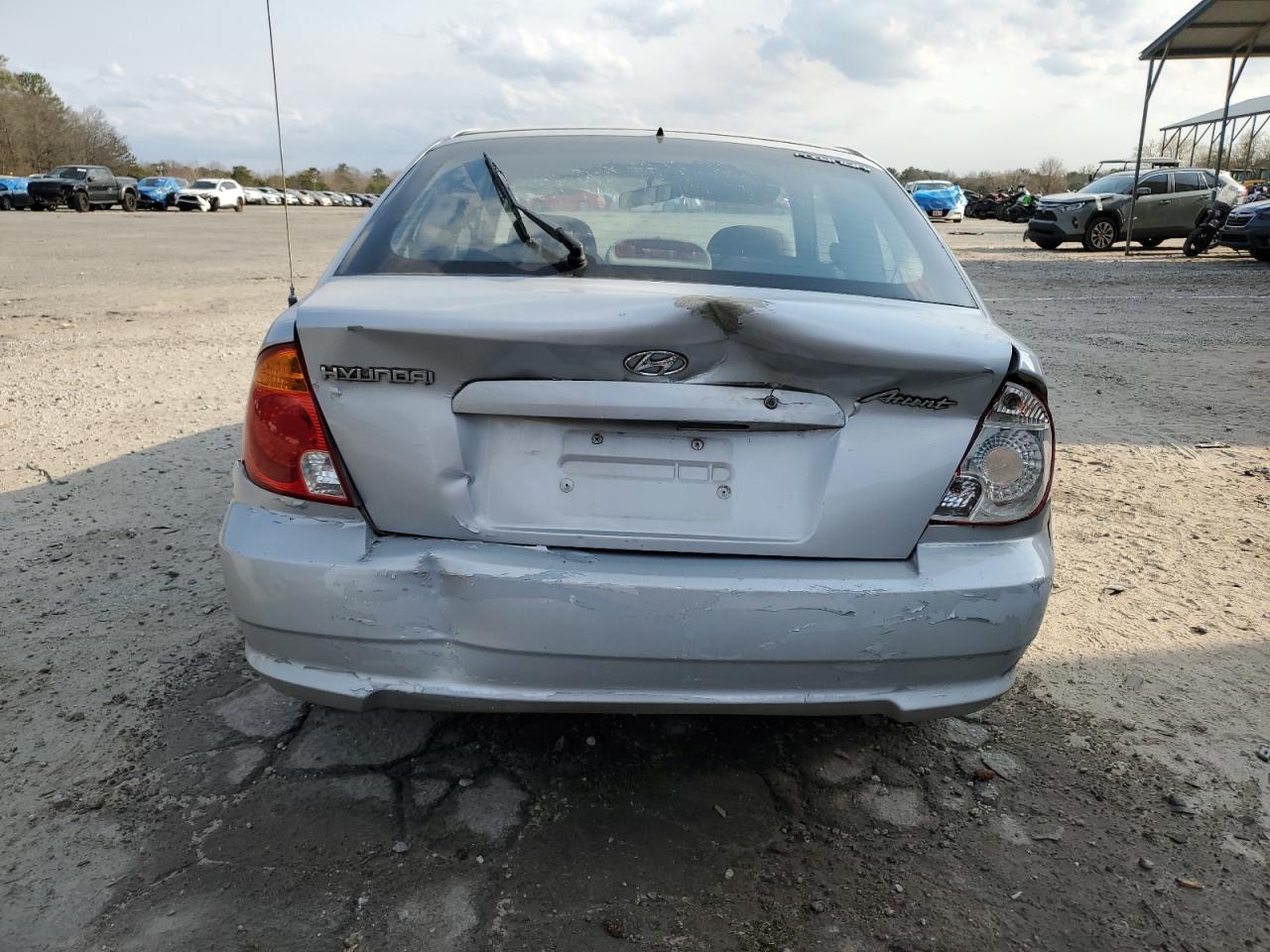 2003 Hyundai Accent - Image 6