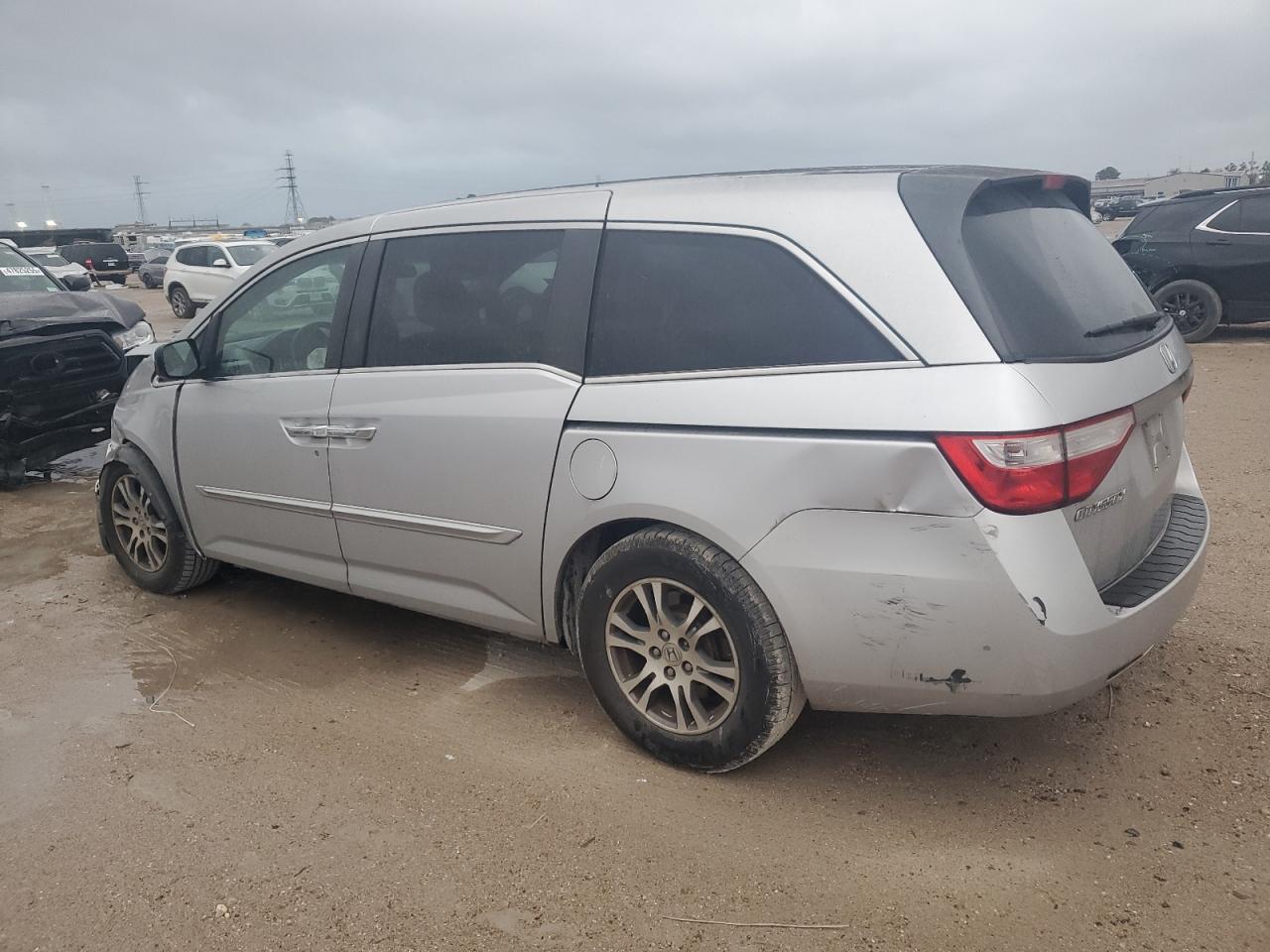 2012 Honda Odyssey - Image 2
