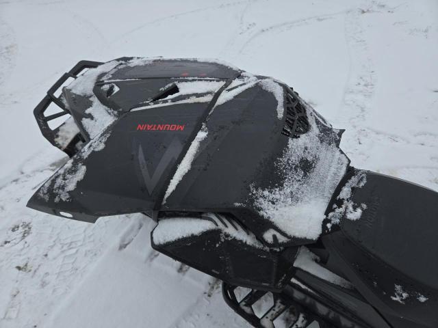 2025 ARCTIC CAT M8