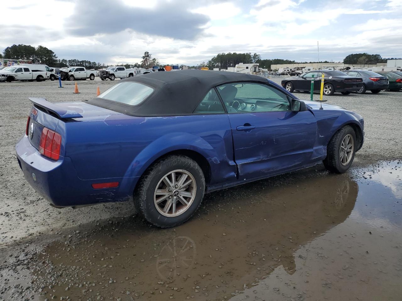 2005 Ford Mustang - Image 3