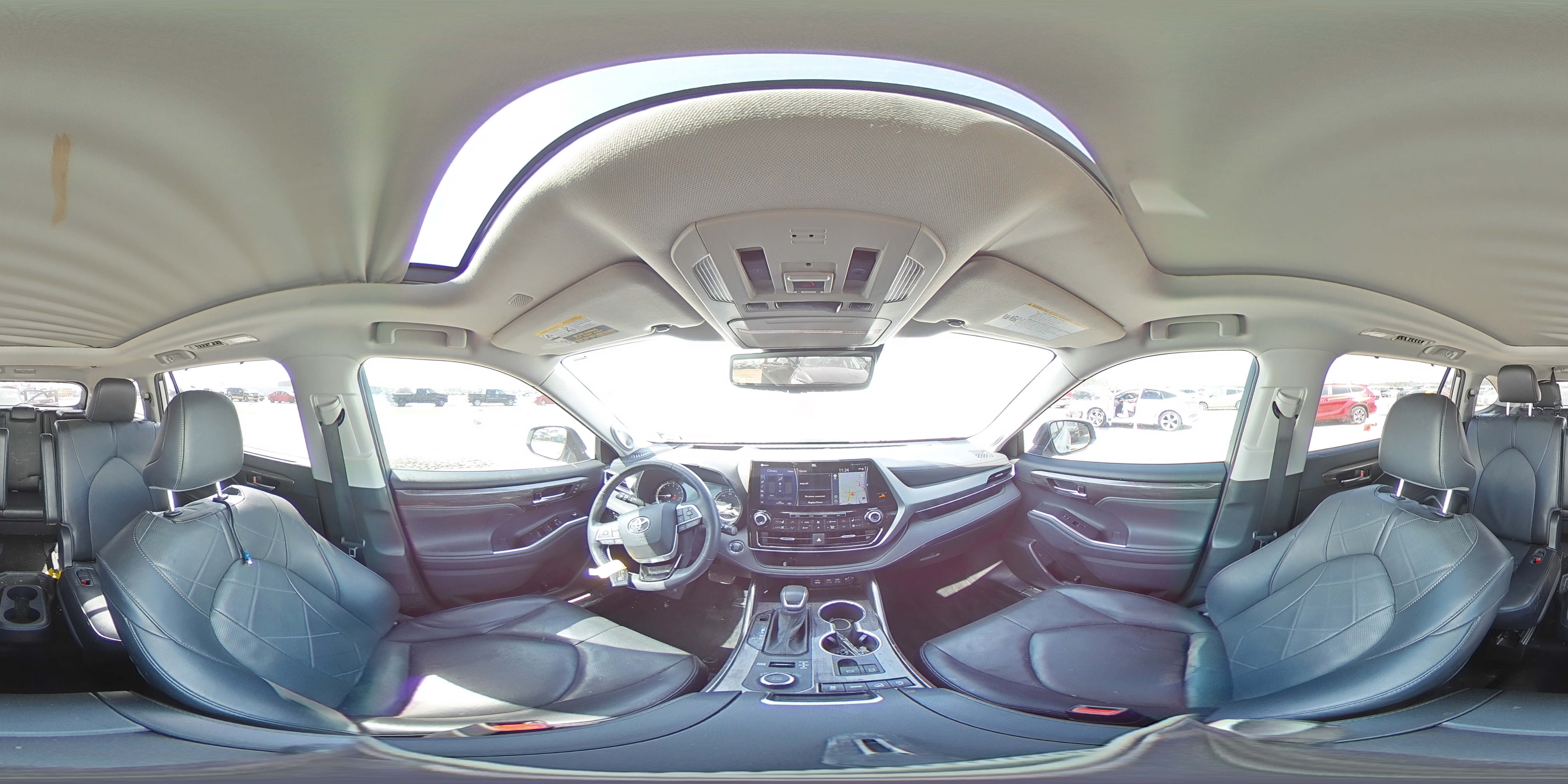 2022 Toyota Highlander - Image 14