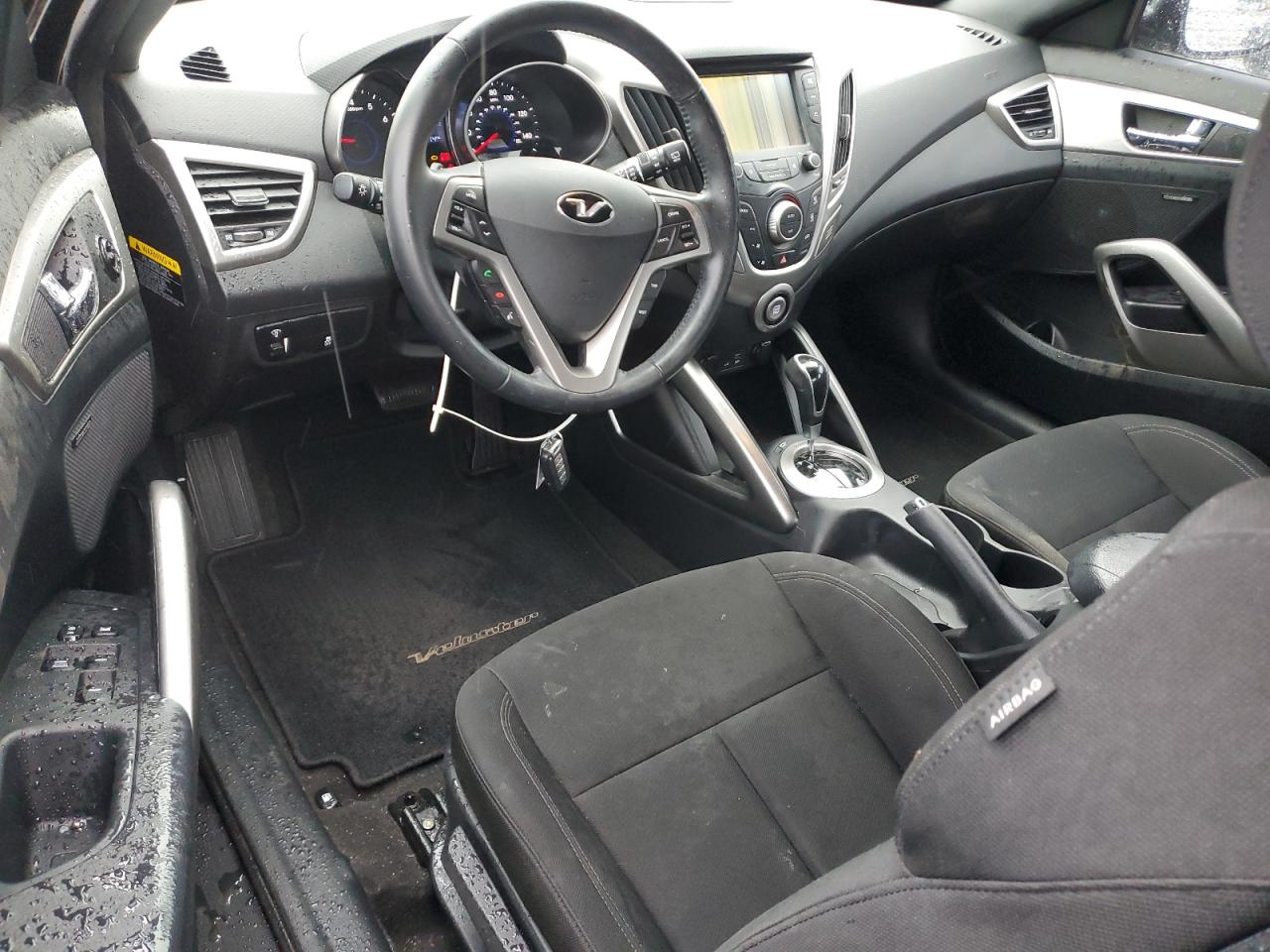 2017 Hyundai Veloster - Image 8