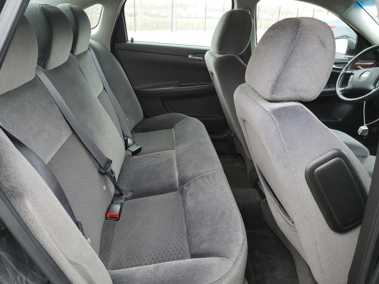 2011 Chevrolet Impala - Image 10
