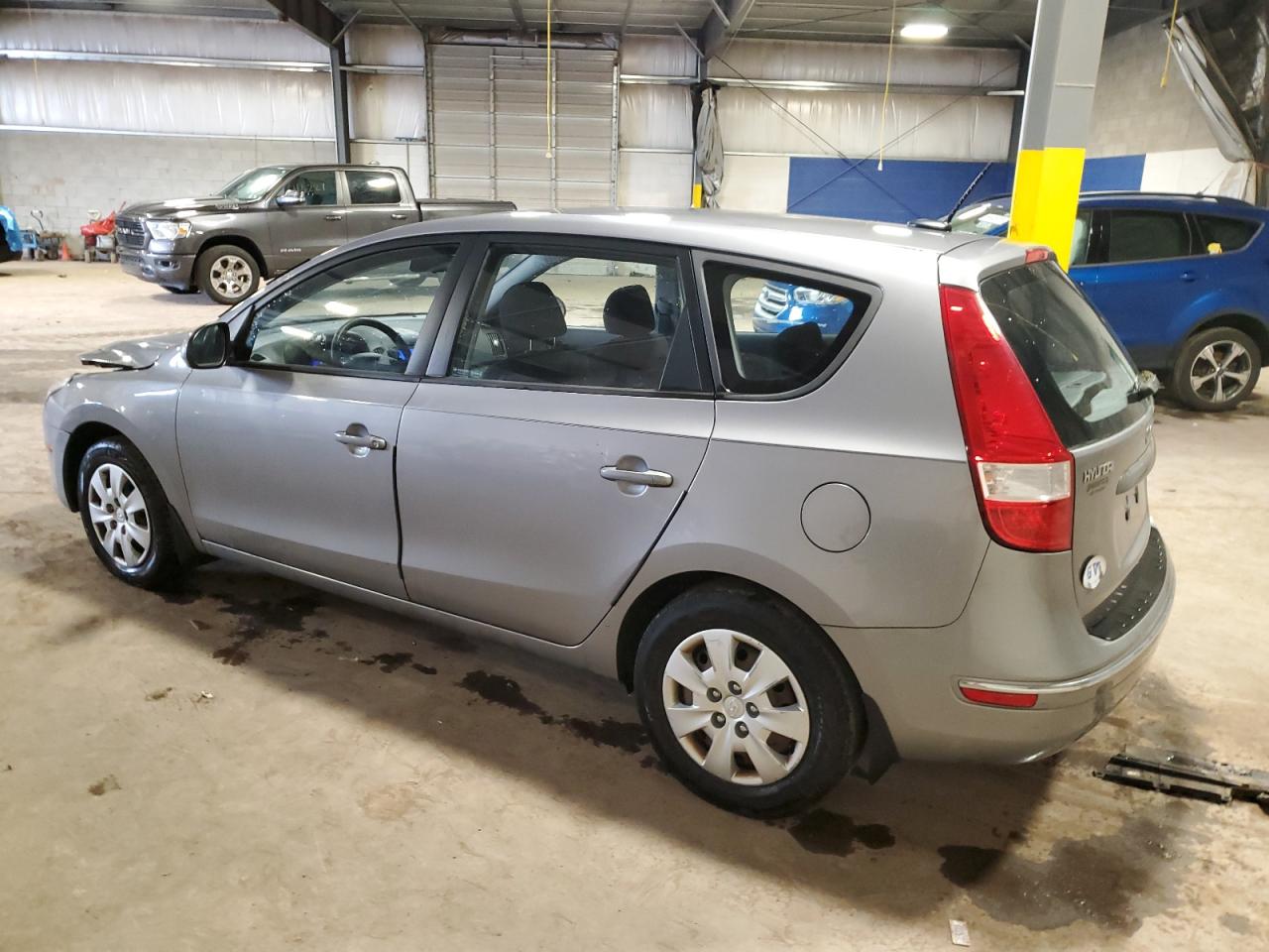 2011 Hyundai Elantra - Image 2