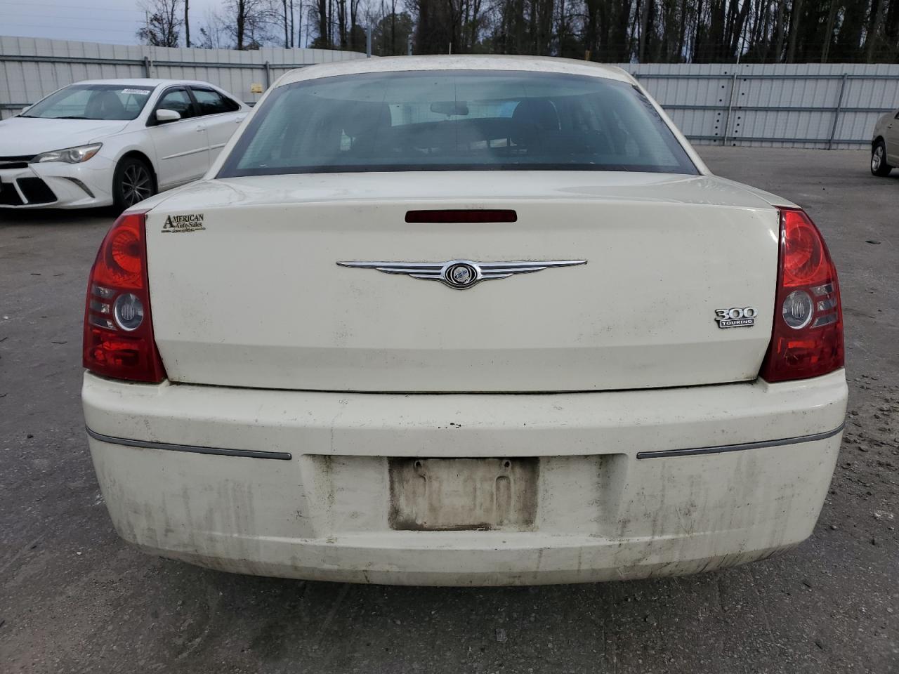 2010 Chrysler 300 - Image 6