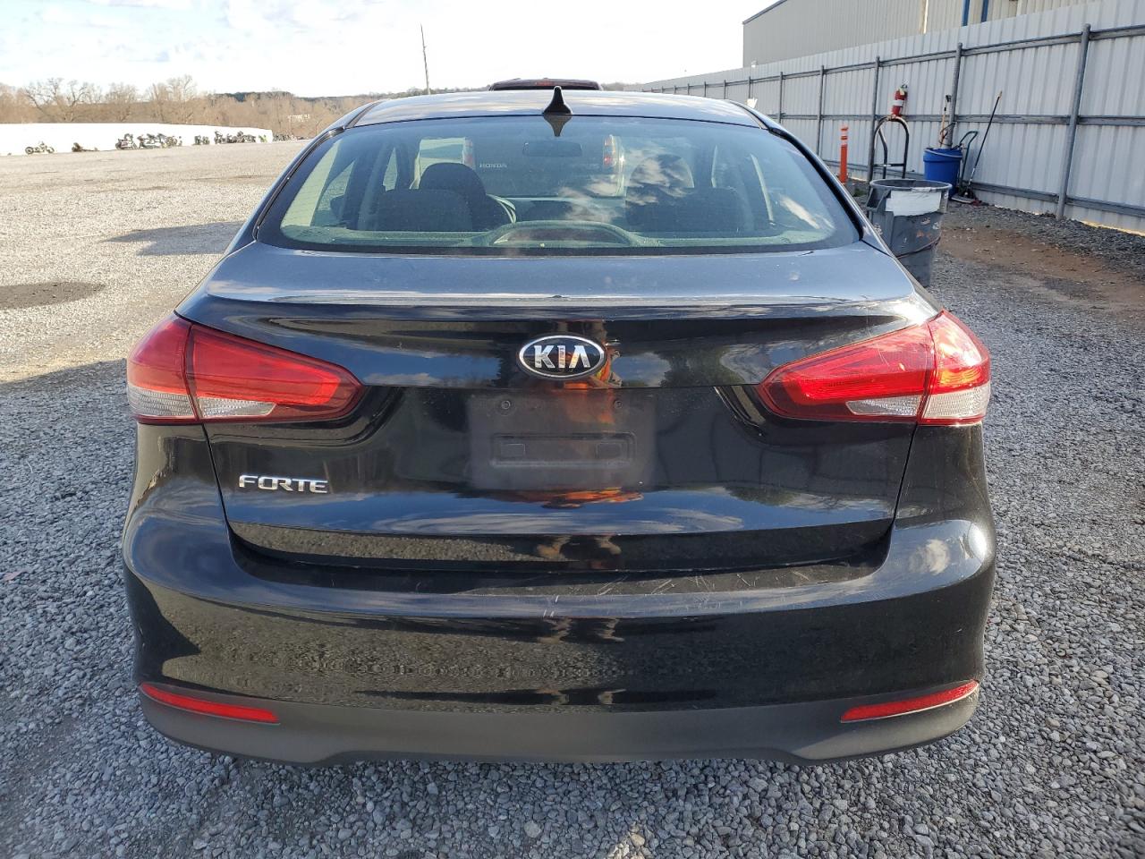 2017 Kia Forte - Image 6