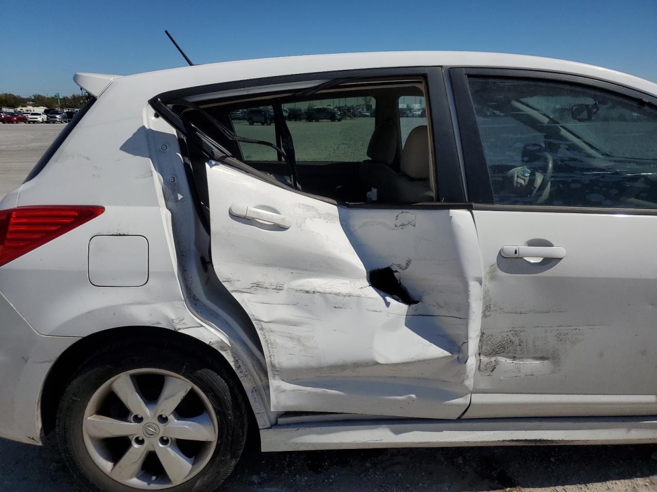 2012 Nissan Versa - Image 10
