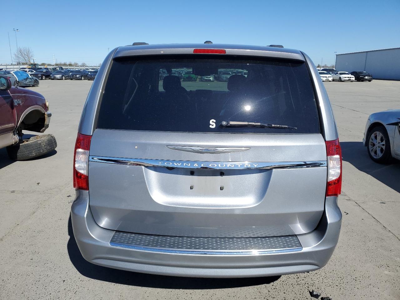 2015 Chrysler Town & Country - Image 6