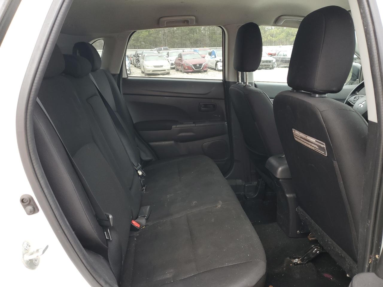 2014 Mitsubishi Outlander - Image 11